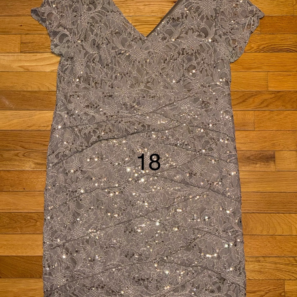 Elegant Lace Evening Dress in Gray